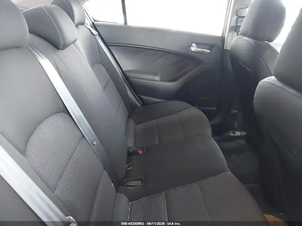 3KPFK4A75HE115493 2017 KIA FORTE - Image 8