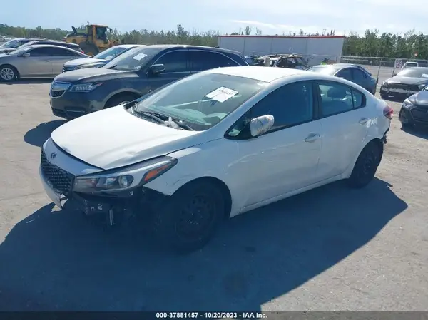3KPFK4A75HE120273 2017 KIA FORTE - Image 2
