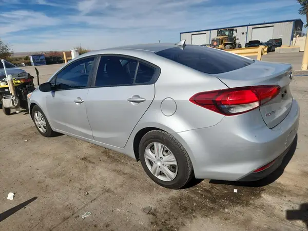 3KPFK4A75HE120368 2017 KIA FORTE - Image 2