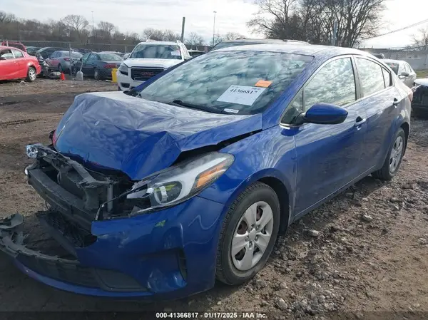 3KPFK4A75HE120614 2017 KIA FORTE - Image 2