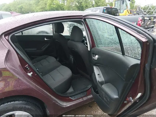 3KPFK4A75HE120791 2017 KIA FORTE - Image 8