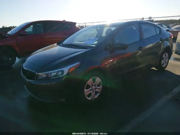 3KPFK4A75HE121777 2017 KIA FORTE - Image 2