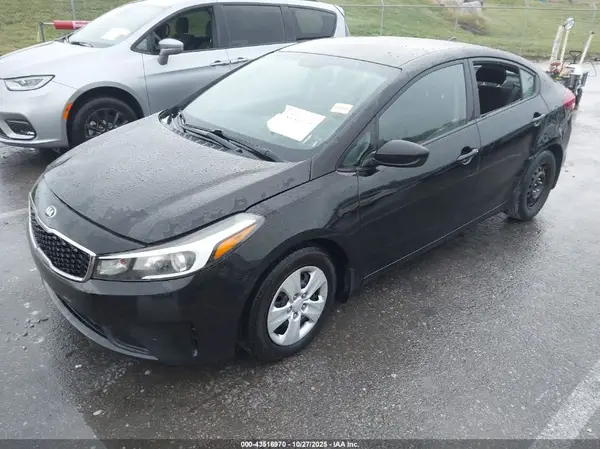 3KPFK4A75HE122430 2017 KIA FORTE - Image 2