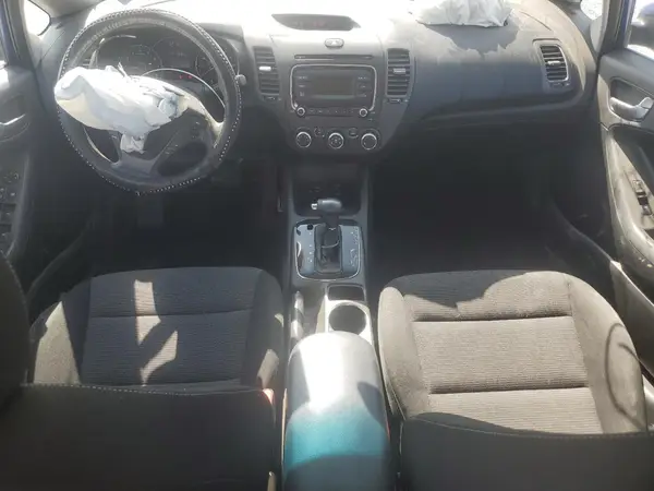 3KPFK4A75HE122623 2017 KIA FORTE - Image 8