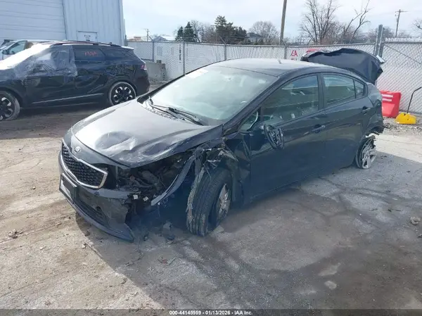 3KPFK4A75HE123089 2017 KIA FORTE - Image 2