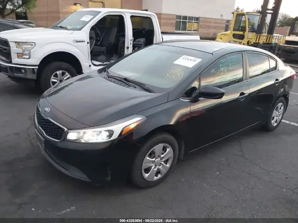 3KPFK4A75HE124792 2017 KIA FORTE - Image 2
