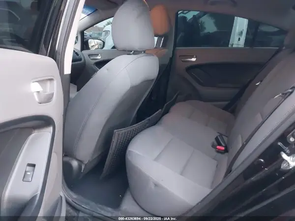 3KPFK4A75HE124792 2017 KIA FORTE - Image 8