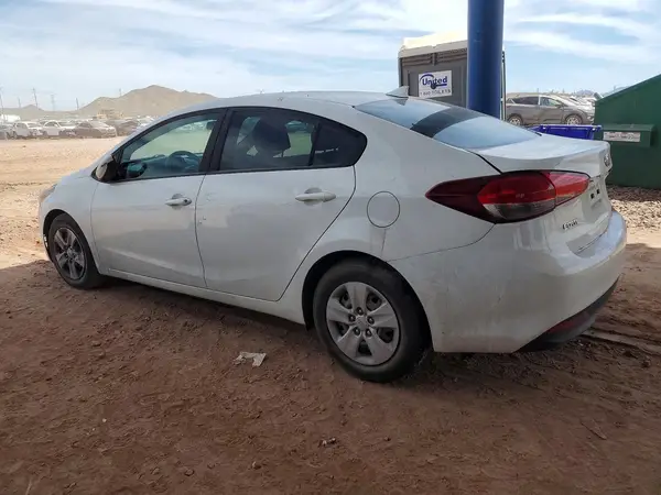 3KPFK4A75HE127725 2017 KIA FORTE - Image 2