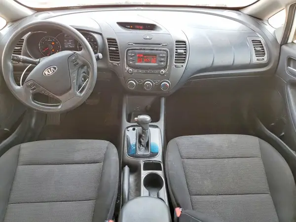 3KPFK4A75HE127725 2017 KIA FORTE - Image 8