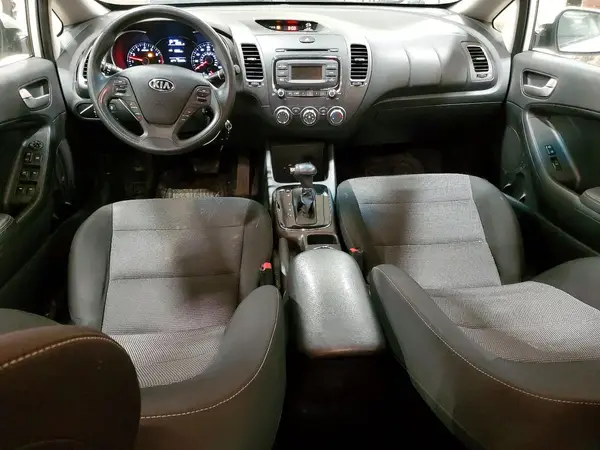 3KPFK4A75HE128972 2017 KIA FORTE - Image 8