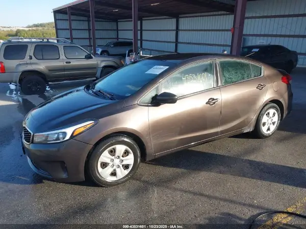 3KPFK4A75HE129331 2017 KIA FORTE - Image 2