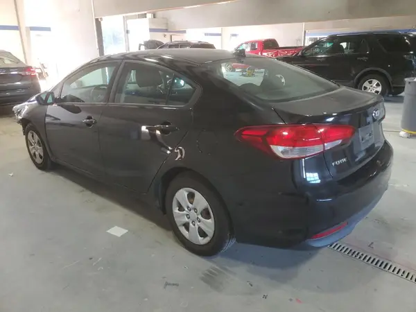 3KPFK4A75HE131032 2017 KIA FORTE - Image 2