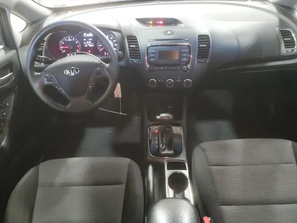 3KPFK4A75HE131032 2017 KIA FORTE - Image 8