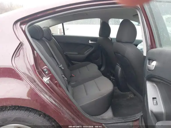 3KPFK4A75HE131290 2017 KIA FORTE - Image 8