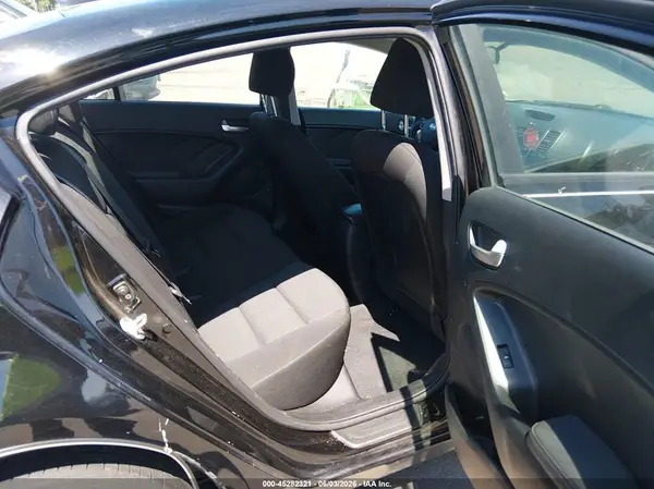 3KPFK4A75HE131578 2017 KIA FORTE - Image 8