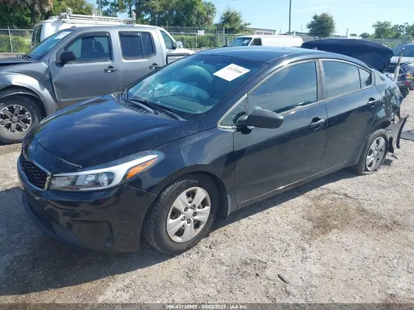 3KPFK4A75HE133685 2017 KIA FORTE - Image 2