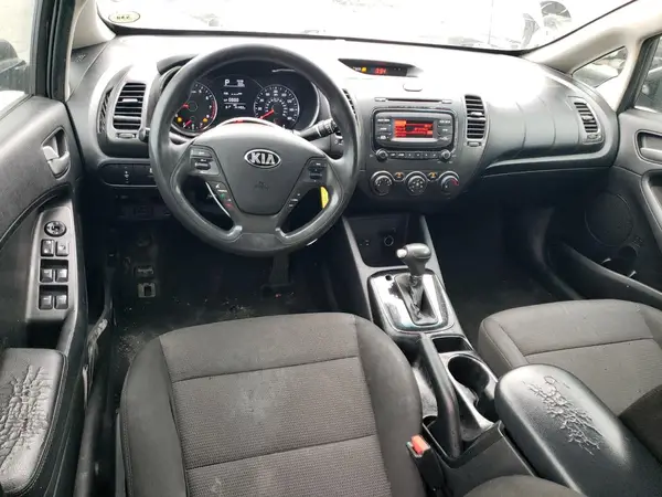 3KPFK4A75HE134075 2017 KIA FORTE - Image 8