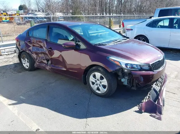 3KPFK4A75HE135372 2017 KIA FORTE - Image 1