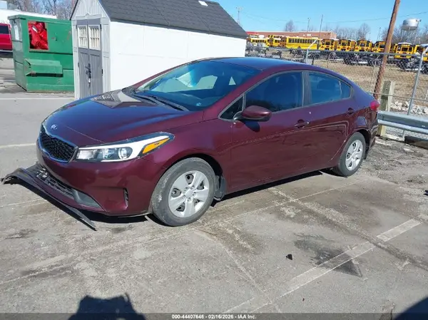 3KPFK4A75HE135372 2017 KIA FORTE - Image 2
