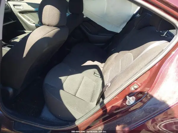 3KPFK4A75HE135372 2017 KIA FORTE - Image 8
