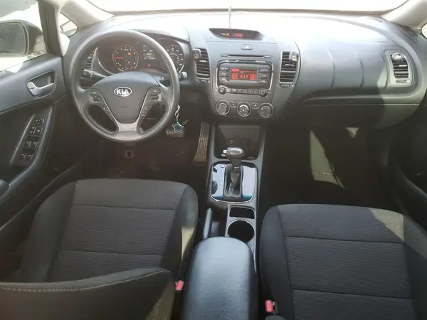 3KPFK4A75HE136411 2017 KIA FORTE - Image 8