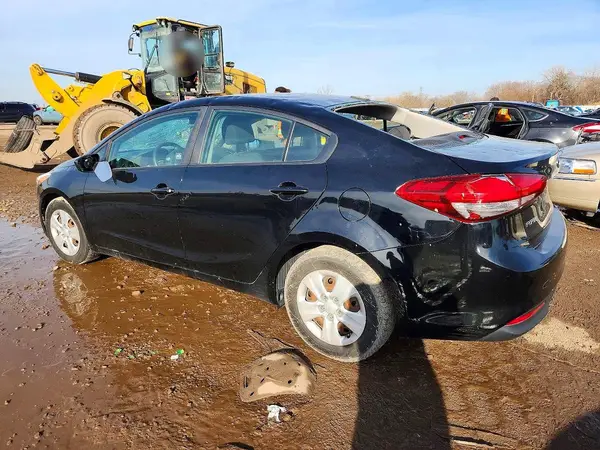 3KPFK4A75HE136425 2017 KIA FORTE - Image 2