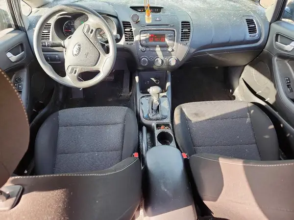 3KPFK4A75HE136425 2017 KIA FORTE - Image 8