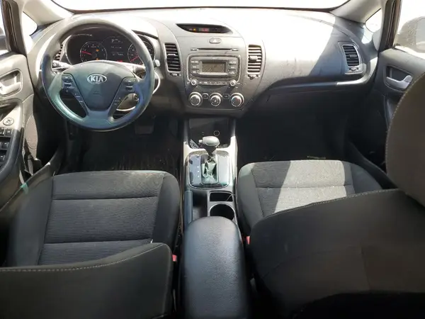 3KPFK4A75HE137008 2017 KIA FORTE - Image 8