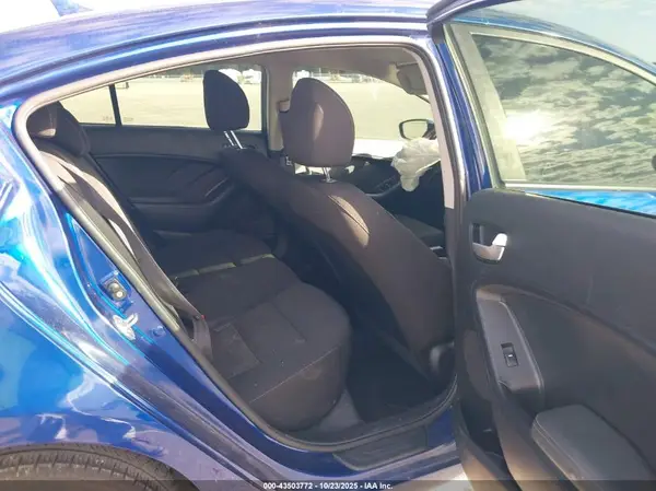 3KPFK4A75HE138353 2017 KIA FORTE - Image 8