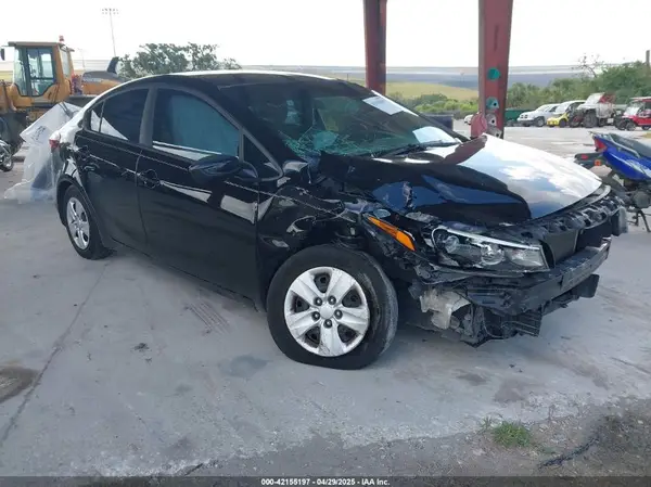 3KPFK4A75HE139647 2017 KIA FORTE - Image 1