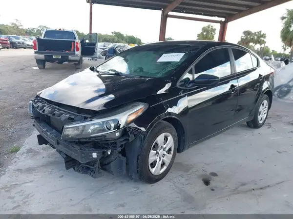 3KPFK4A75HE139647 2017 KIA FORTE - Image 2