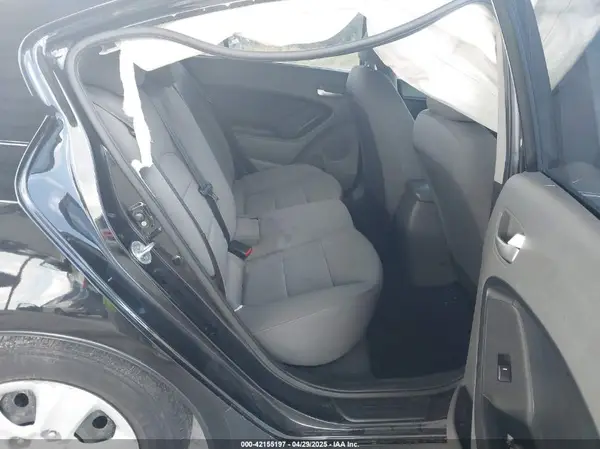 3KPFK4A75HE139647 2017 KIA FORTE - Image 8