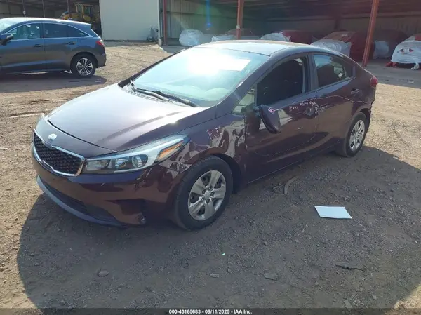 3KPFK4A75HE140023 2017 KIA FORTE - Image 2