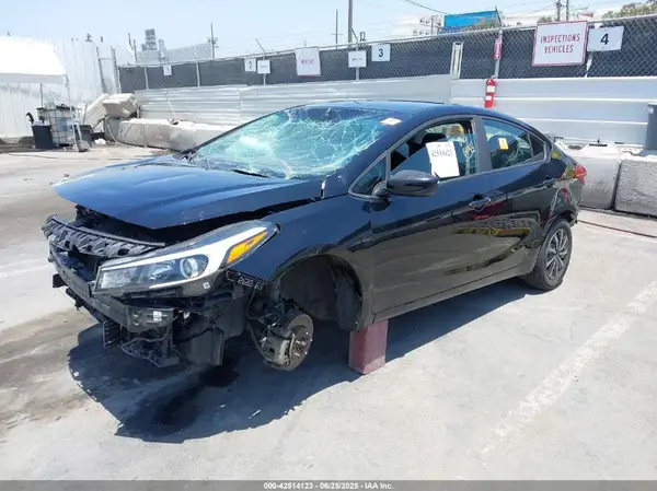 3KPFK4A75HE140247 2017 KIA FORTE - Image 2