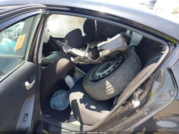 3KPFK4A75HE140247 2017 KIA FORTE - Image 8