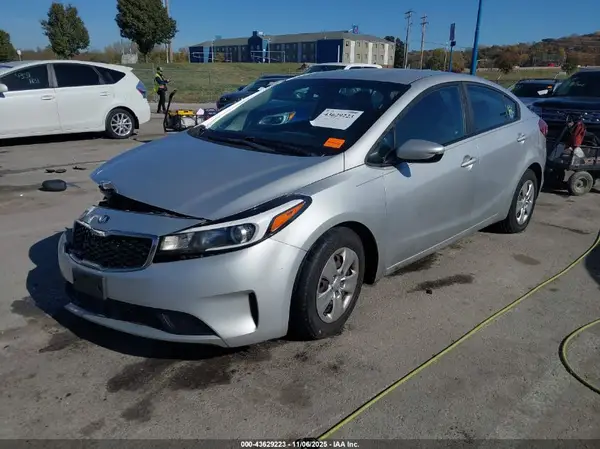 3KPFK4A75HE140331 2017 KIA FORTE - Image 2