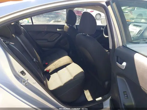 3KPFK4A75HE140331 2017 KIA FORTE - Image 8