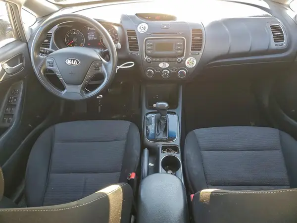 3KPFK4A75HE141737 2017 KIA FORTE - Image 8