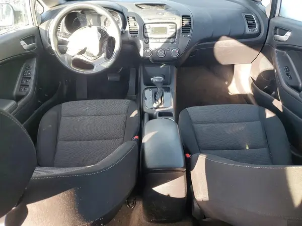 3KPFK4A75HE145500 2017 KIA FORTE - Image 8