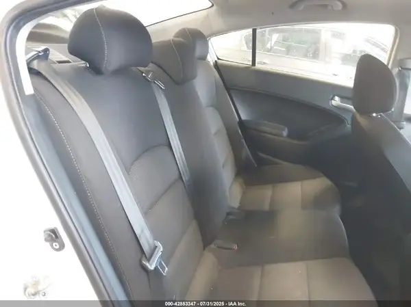 3KPFK4A75HE145531 2017 KIA FORTE - Image 8