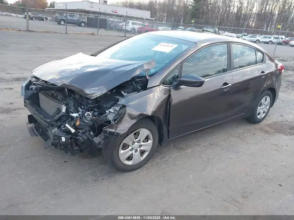 3KPFK4A75HE146162 2017 KIA FORTE - Image 2