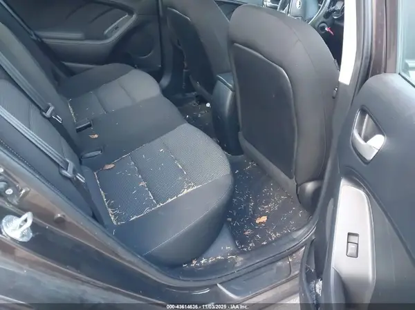 3KPFK4A75HE146162 2017 KIA FORTE - Image 8