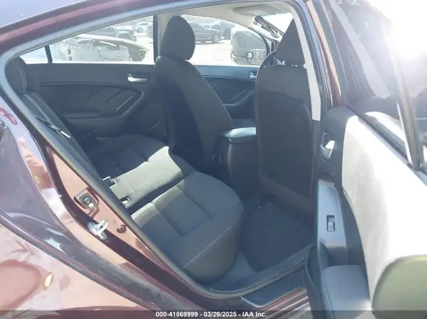 3KPFK4A75HE148512 2017 KIA FORTE - Image 8