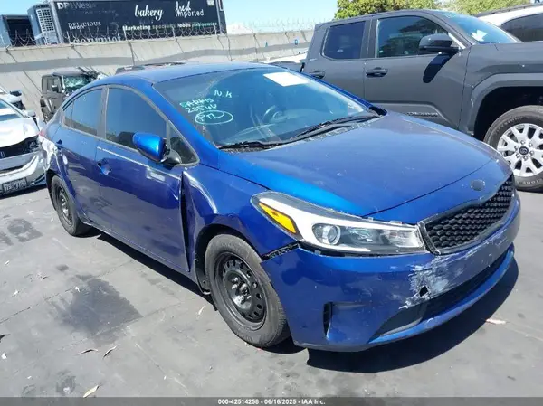 3KPFK4A75HE149711 2017 KIA FORTE - Image 1