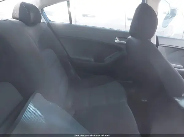 3KPFK4A75HE149711 2017 KIA FORTE - Image 8