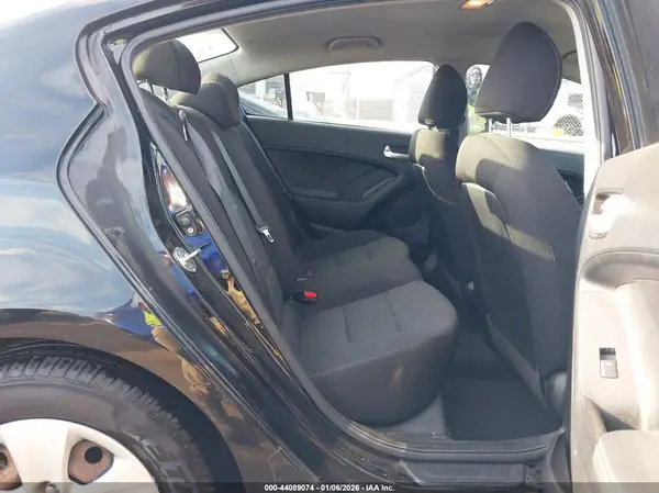 3KPFK4A75HE150471 2017 KIA FORTE - Image 8