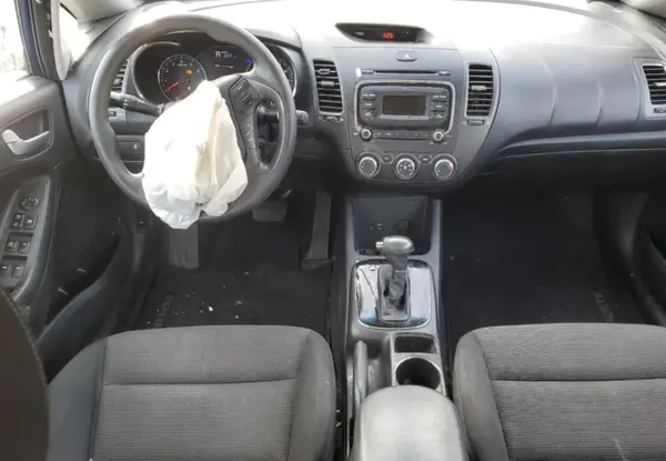 3KPFK4A75HE150535 2017 KIA FORTE - Image 8
