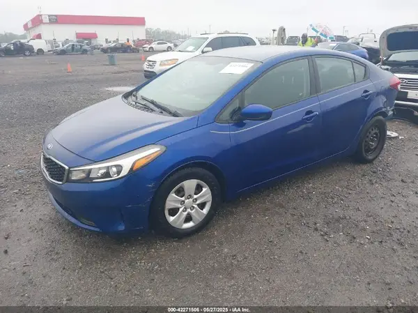 3KPFK4A75HE151376 2017 KIA FORTE - Image 2