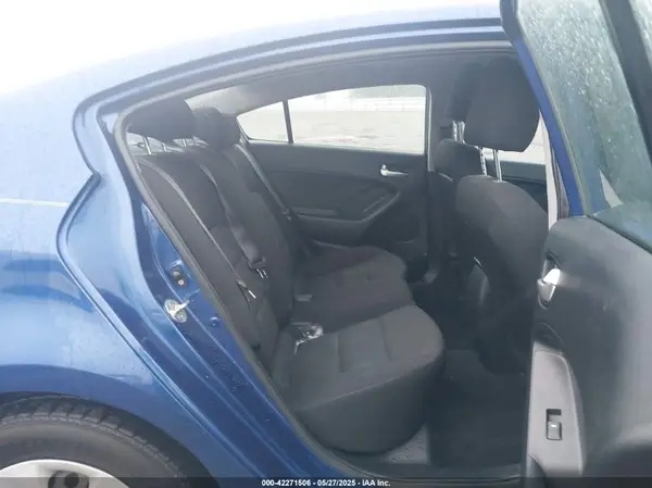 3KPFK4A75HE151376 2017 KIA FORTE - Image 8