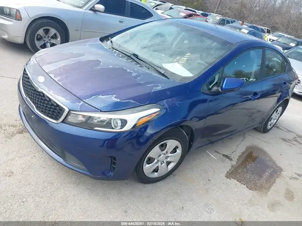 3KPFK4A75HE151409 2017 KIA FORTE - Image 2